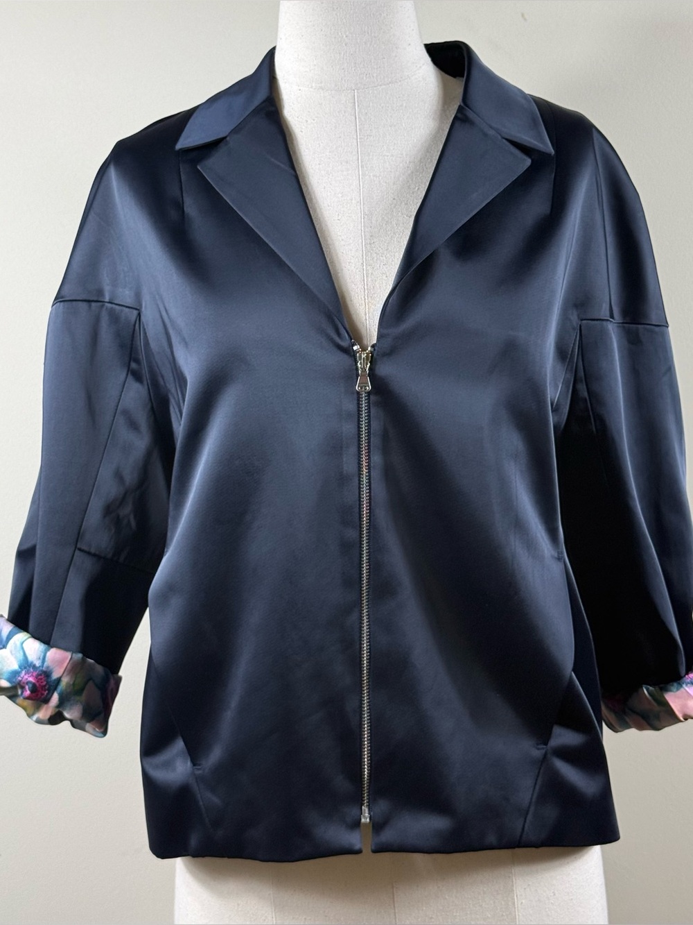 Academia Navy Jacket Floral Silk Lining Sz 38 
US 6